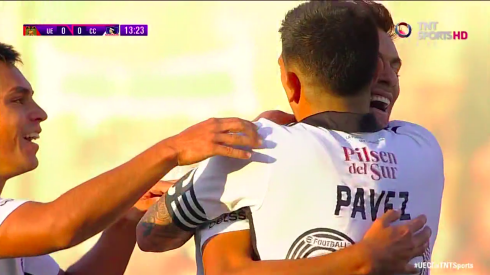 Villanueva se reconcilia con Pavez en medio del gol de Colo Colo .