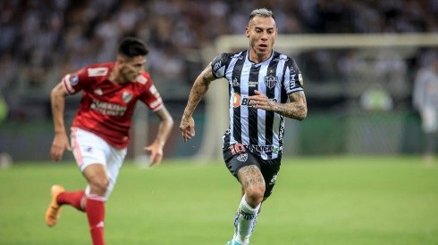 Eduardo Vargas seguirá ligado a Atlético Mineiro hasta fines de 2024.
