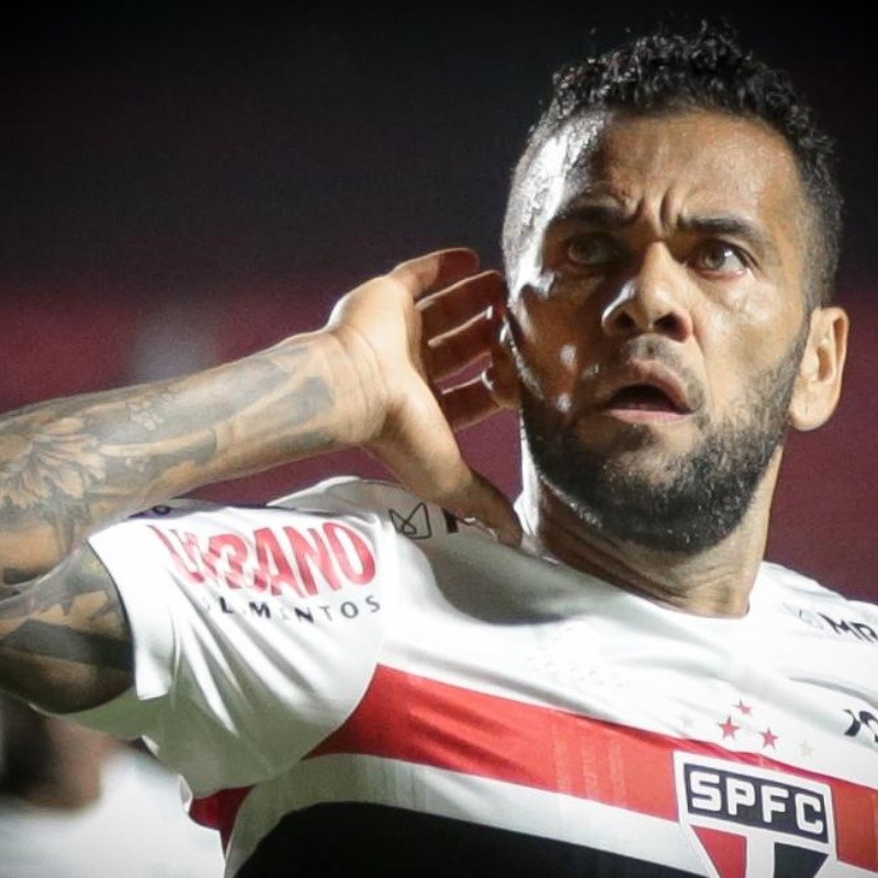 Daniel Alves abre o jogo e expõe bastidores de saída do São Paulo