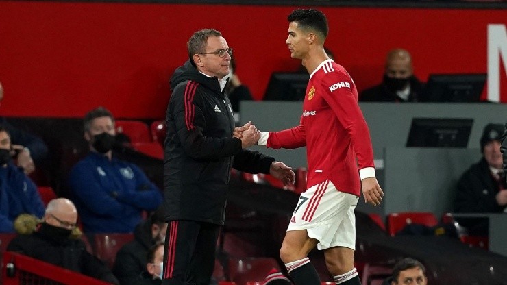 Cristiano Ronaldo con el entrenador saliente, Ralf Rangnick.