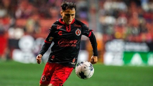 Misael Dominguez of Tijuana controls the ball during the 9th round match between Club Tijuana and Atletico San Luis