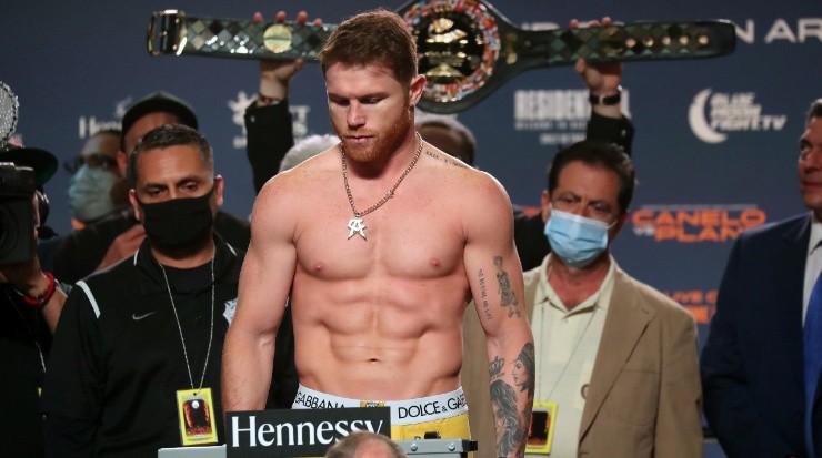 Canelo Alvarez shape for his last bout in November 2021 against Caleb Plant. (Alejandro Salazar/PxImages/Icon Sportswire via Getty Images)