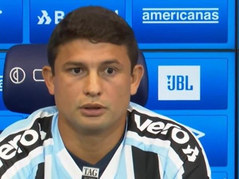 Elkeson é apresentado no Grêmio, fala sobre posicionamento e faz pedido