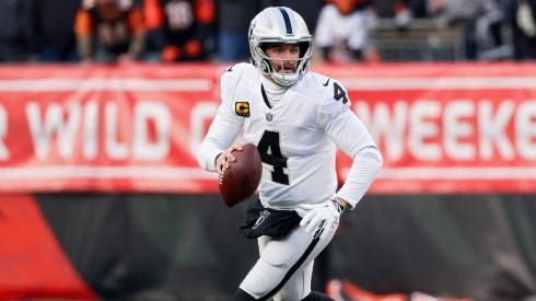 Derek Carr signed a new contract with the Las Vegas Raiders.