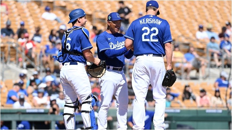 Dave Roberts y Clayton Kershaw (Foto: Norm Hall | Getty Images)