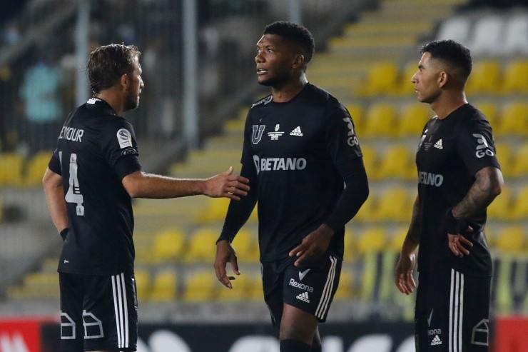 Junior Fernandes no ha tenido un buen inicio de torneo con la U | Foto: Agencia Uno 