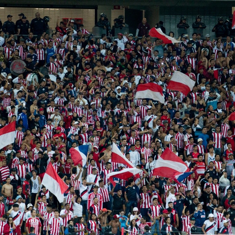 Plantel de Chivas desaira a aficionados que se manifestaban en Verde Valle