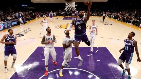 LeBron James con Los Angeles Lakers ante Los Angeles Clippers
