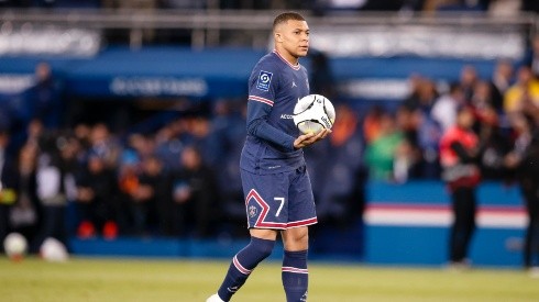 Kylian Mbappe of Paris Saint Germain attempts a free kick during the Ligue 1 match