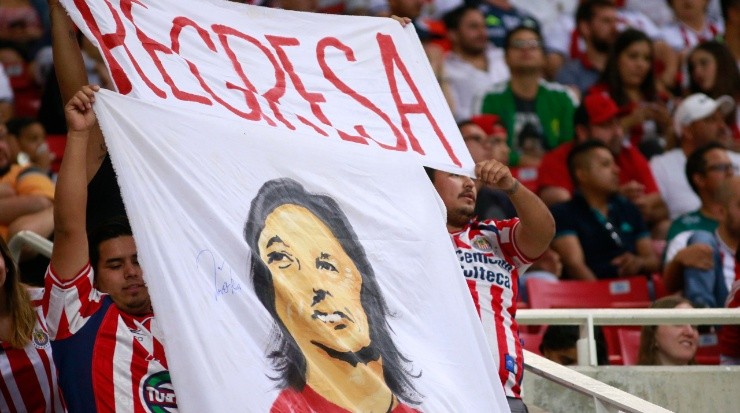Chivas fans&#039; requesting Almeyda to come back to the club. (Alfredo Moya/Jam Media/Getty Images)