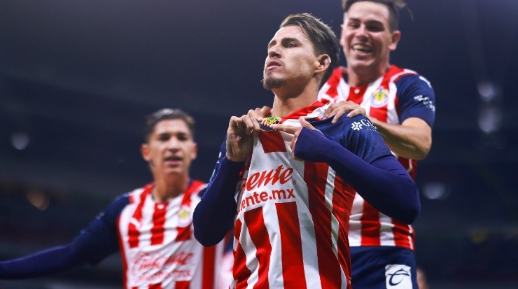 Christian Calderon celebrates his winning goal against Cruz Azul. (Hector Vivas/Getty Images)