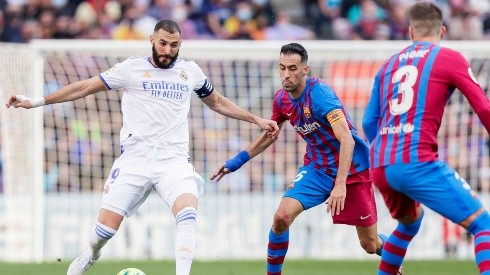 Karim Benzema ante Sergio Busquets.