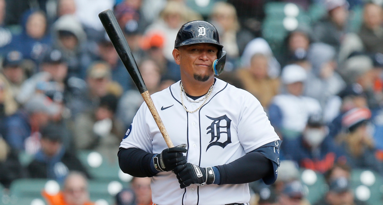 Detroit Tigers' Miguel Cabrera records 3,000th career hit