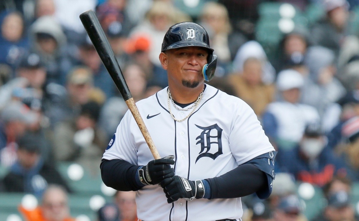 LEADING OFF: Miggy still after 3,000, Sasaki's perfect roll