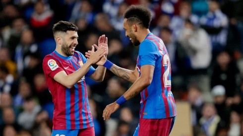 Jordi Alba y Aubameyang celebrando el gol de Barcelona.