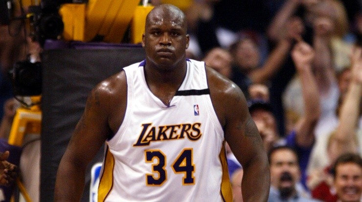 Shaq playing for the Lakers. (Gina Ferazzi/Los Angeles Times via Getty Images)