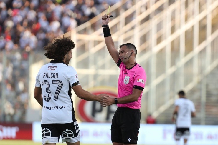 Falcón encendió el duelo entre Cruzados y Albos | Foto: Agencia Uno 