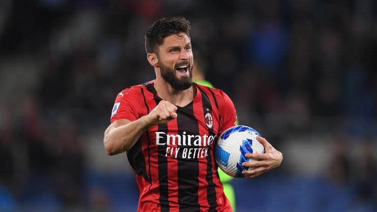 Olivier Giroud anotó para Milan.