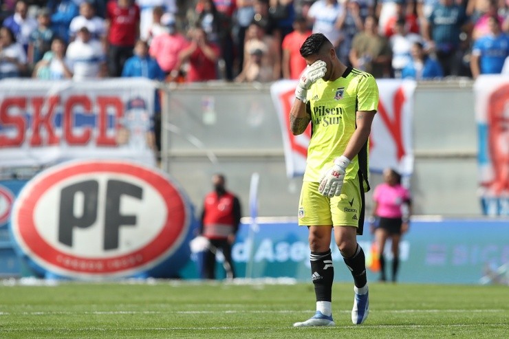 El portero de los Albos sufrió con los hinchas de la UC | Foto: Agencia UNO 