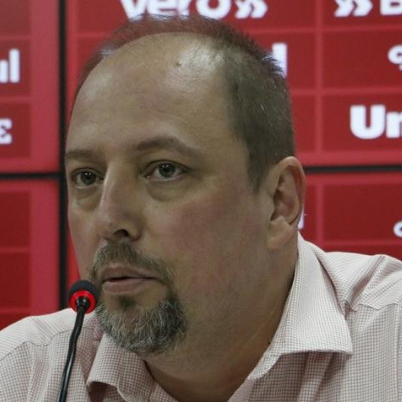 Vice-presidente de Barcellos 'cutuca' jornalista após vitória do Inter em estreia de Mano