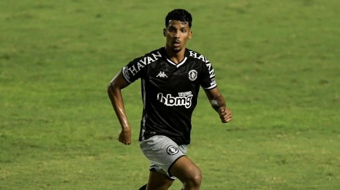 Foto: Thiago Ribeiro/AGIF | Vasco renova com Laranjeira, afirma perfil especializado em notícias do Clube