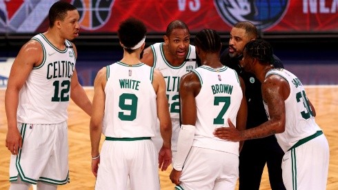 Ime Udoka con el plantel de Boston Celtics