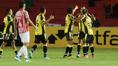 Festejo de gol de Táchira.