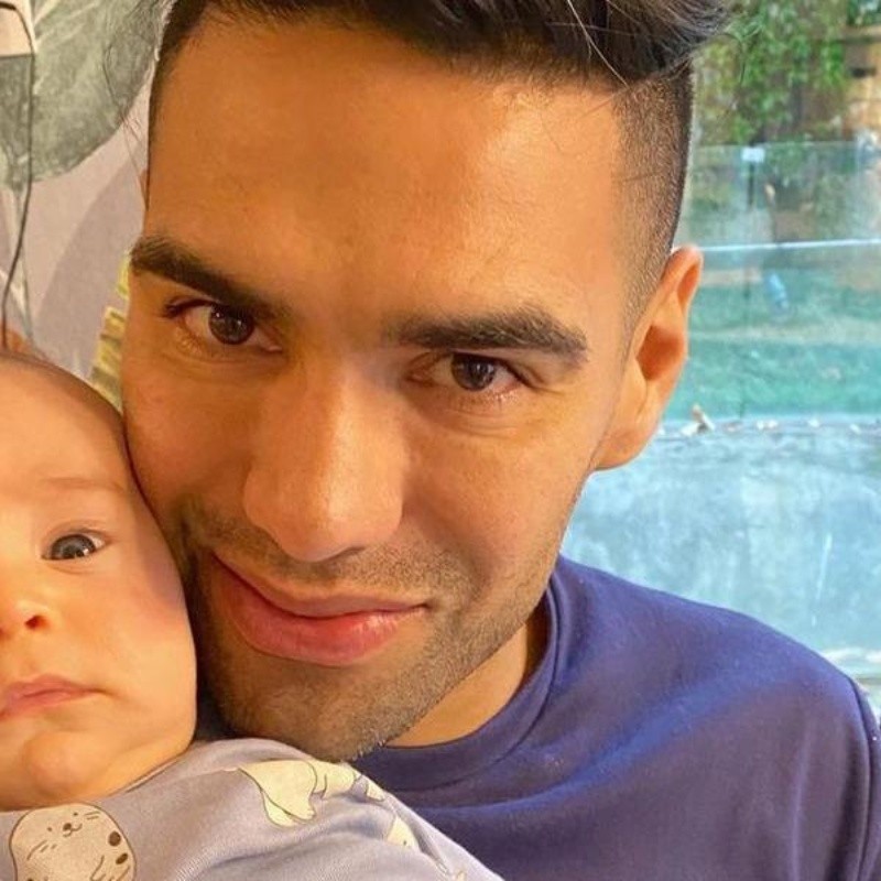 Hasta James le comentó: llueven elogios a Falcao por tiernas fotos con su hijo