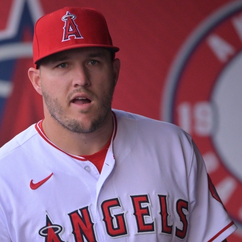 April 23, 2015: Los Angeles Angels center fielder Mike Trout #27