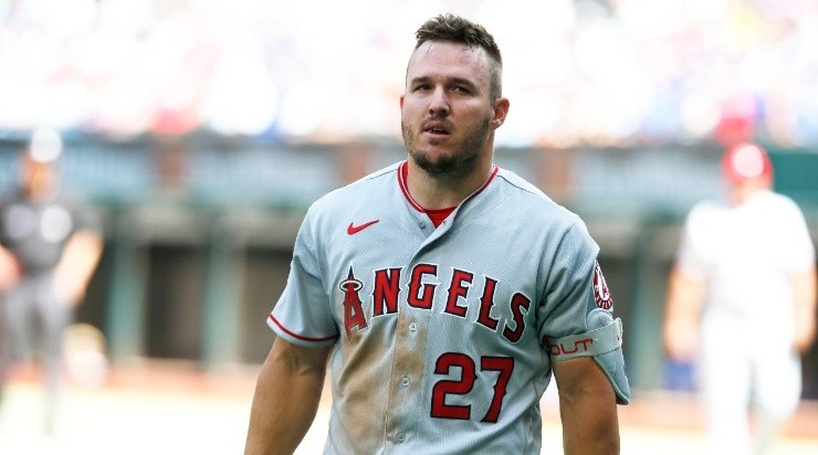 Mike Trout #27 of the Los Angeles Angels (Photo by Tim Heitman/Getty Images)
