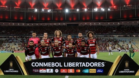 Isla encabeza la poderosa formación de Flamengo para enfrentar a la UC.