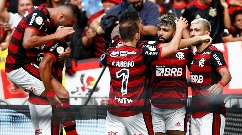 Flamengo definió su oncena estelar para el duelo con la UC