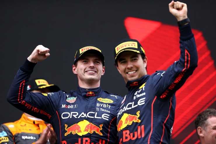 Checo junto a Max Verstappen en el podio de Emilia Romaña. Fuente: (Getty Images)