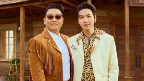 PSY y Suga se juntan por primera vez.