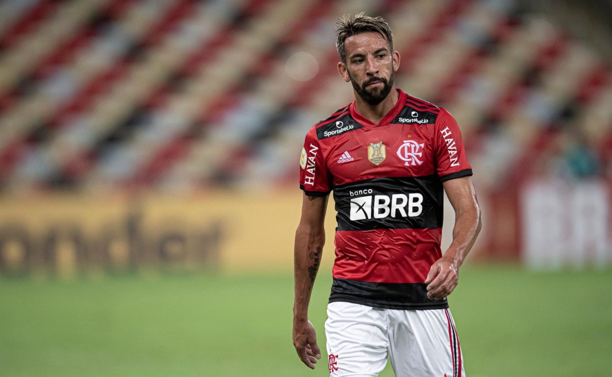 Setorista expõe que Flamengo quase tirou atacante do Grêmio