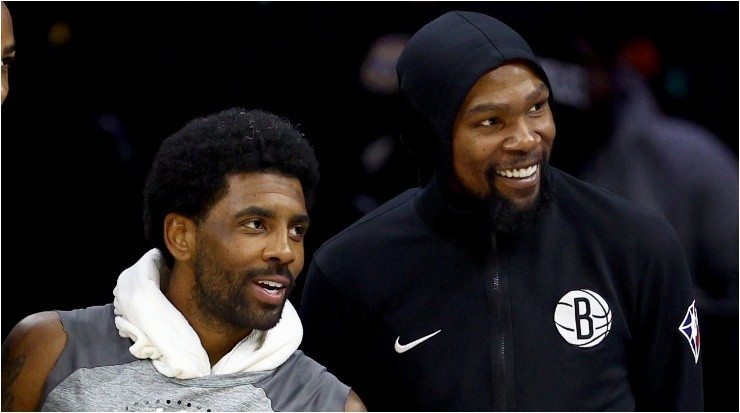 Kevin Durant y Kyrie Irving (Foto: Elsa | Getty Images)