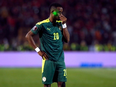 FIFA castigó a Senegal por el uso de luces láser