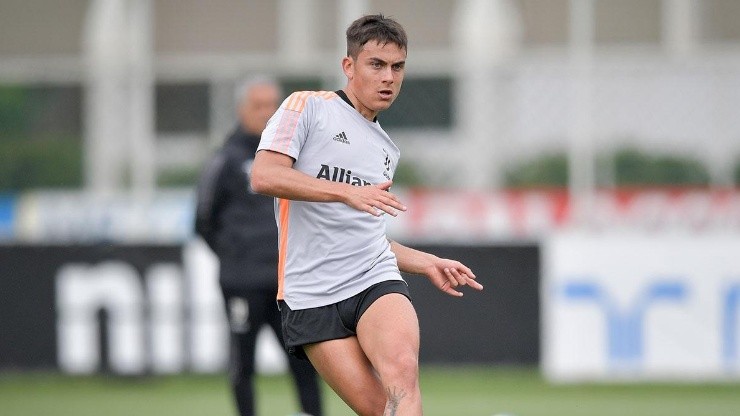 Paulo Dybala en entrenamiento con Juventus.