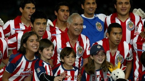 El retiro de Salvador Reyes, a sus 71 años, es el momento más icónico del Guadalajara al juntar pasado y presente en 2008