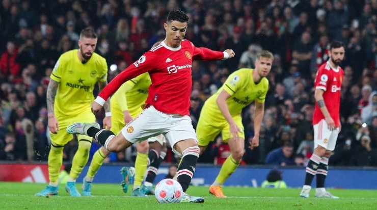 Cristiano Ronaldo of Manchester United scores his side’s second goal during the Premier League match between Manchester United and Brentford at Old Trafford on May 02, 2022 in Manchester, England. (Photo by James Gill – Danehouse/Getty Images)