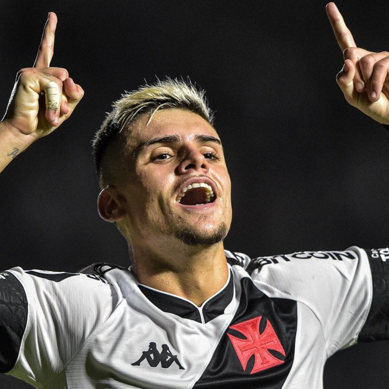 Gabriel Pec faz dedicatória especial ao marcar gol da vitória do Vasco na Série B