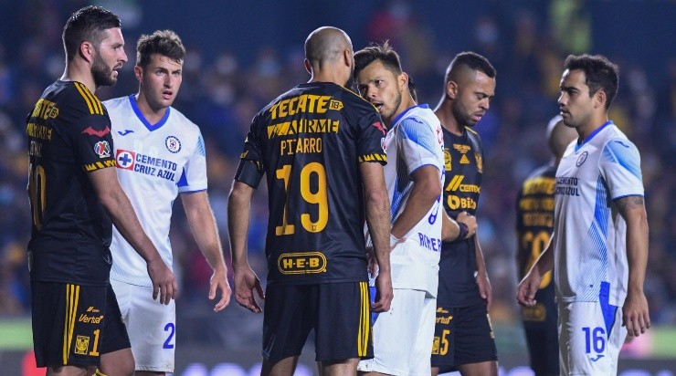 Conato de bronca entre Pizarro y Romero, en el último choque. (Imago 7)