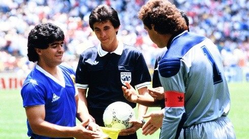Peter Shilton furioso con la subasta de la camiseta de Maradona