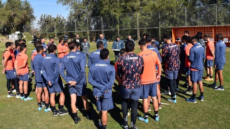 Holan tuvo su primer entrenamiento con la UC| Foto: Cruzados 