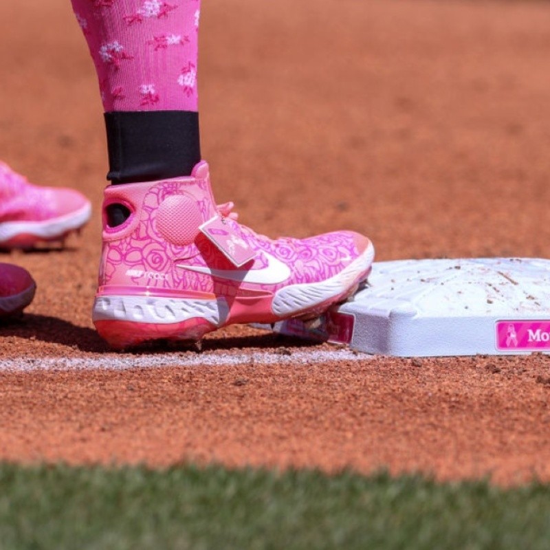 Yankees wear pink on Mother's Day