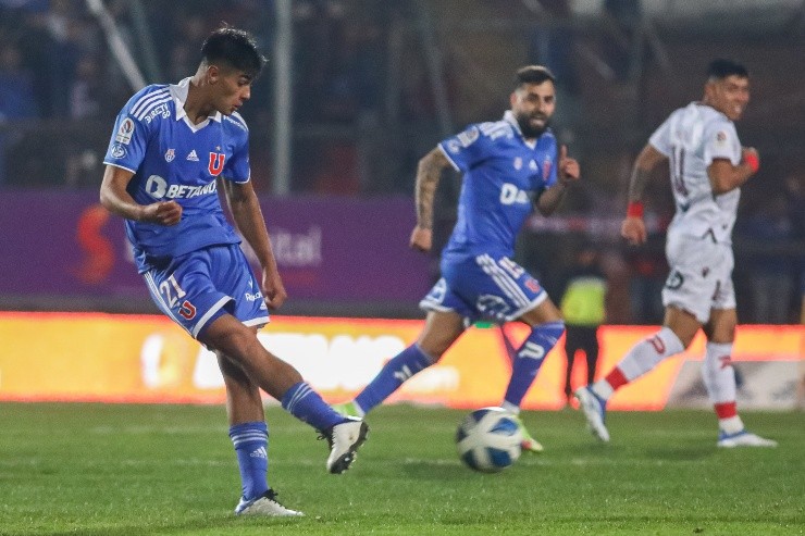 Tapia se ha consolidado en la zaga Azul | Foto: Agencia Uno 