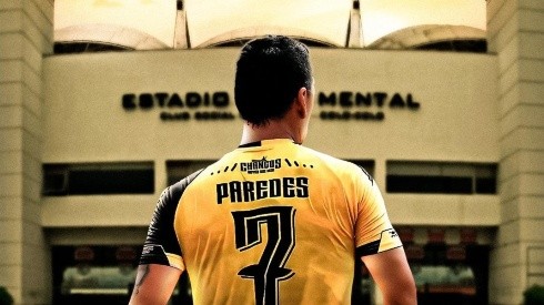 Hinchas de Colo Colo piden realización ovación a Paredes en su vuelta al Monumental.
