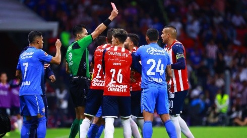 Pérez Durán expulsó a Alexis Vega en la victoria sobre Cruz Azul con gol de Cristian Calderón