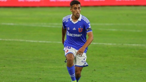 Lucas Assadi reemplaza a Jeisson Vargas en el once de Universidad de Chile ante Everton