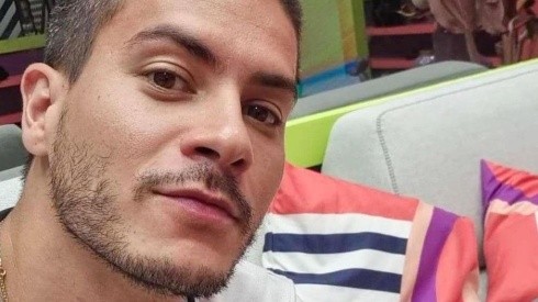 Arthur fez publicação para informar que vai ficar afastado das redes sociais. Foto: Instagram ofical do ator/Globo